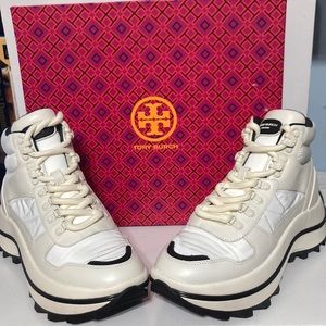 COPY - NIB Tory Burch Adventure Hiker